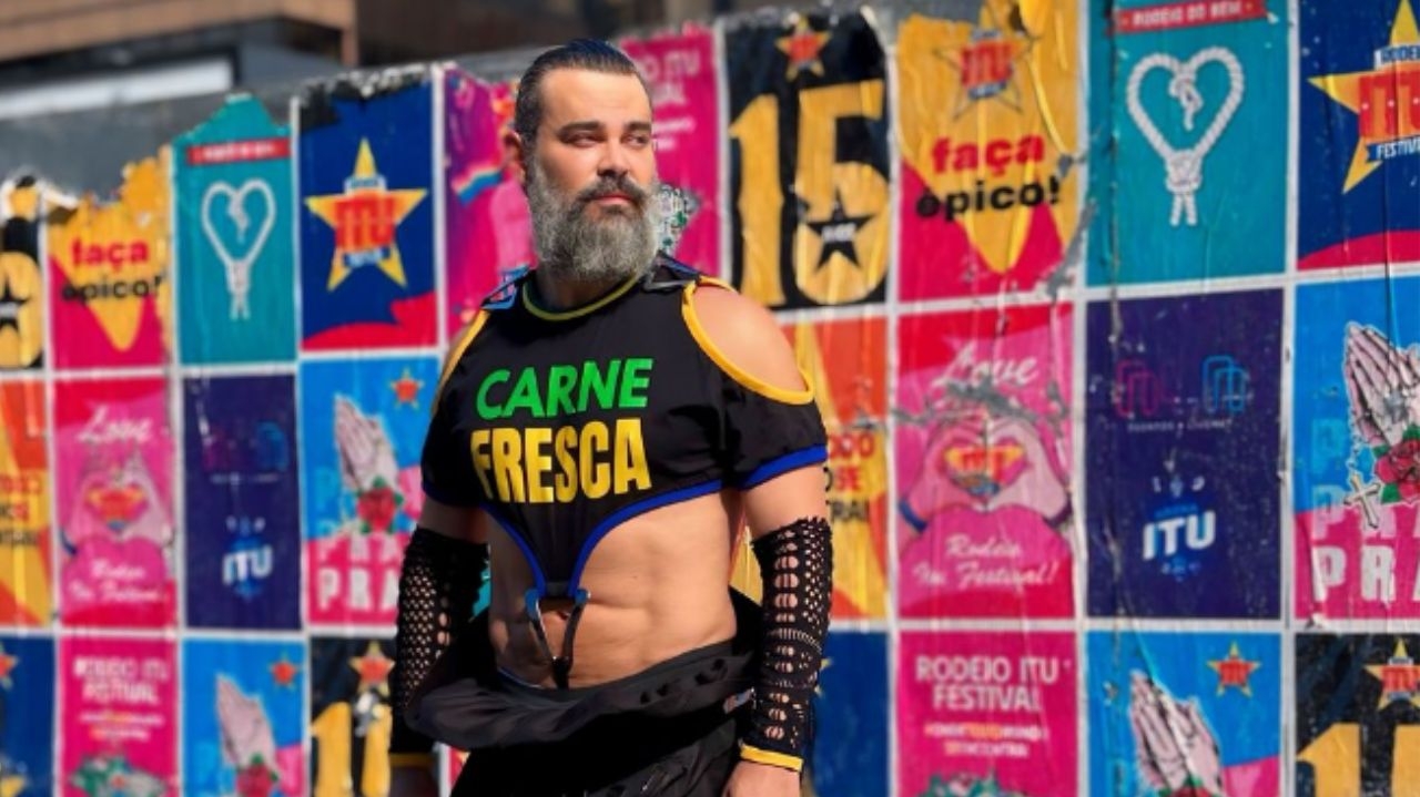 Confira look de Carmo Dalla Vecchia para parada LGBTQIA+ em SP