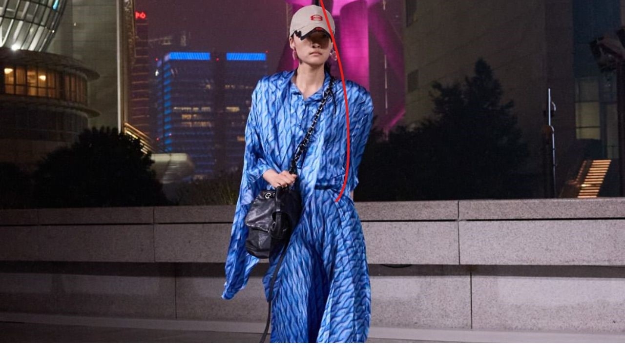 Balenciaga aponta meia branca até a canela como proposta fashion lançada pela coleção cruise