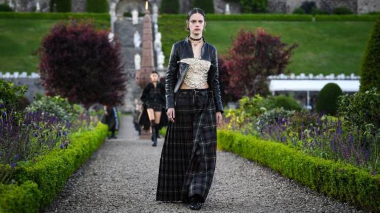 Confira a volta do estilo punk escolhido para a Dior Cruise 2025