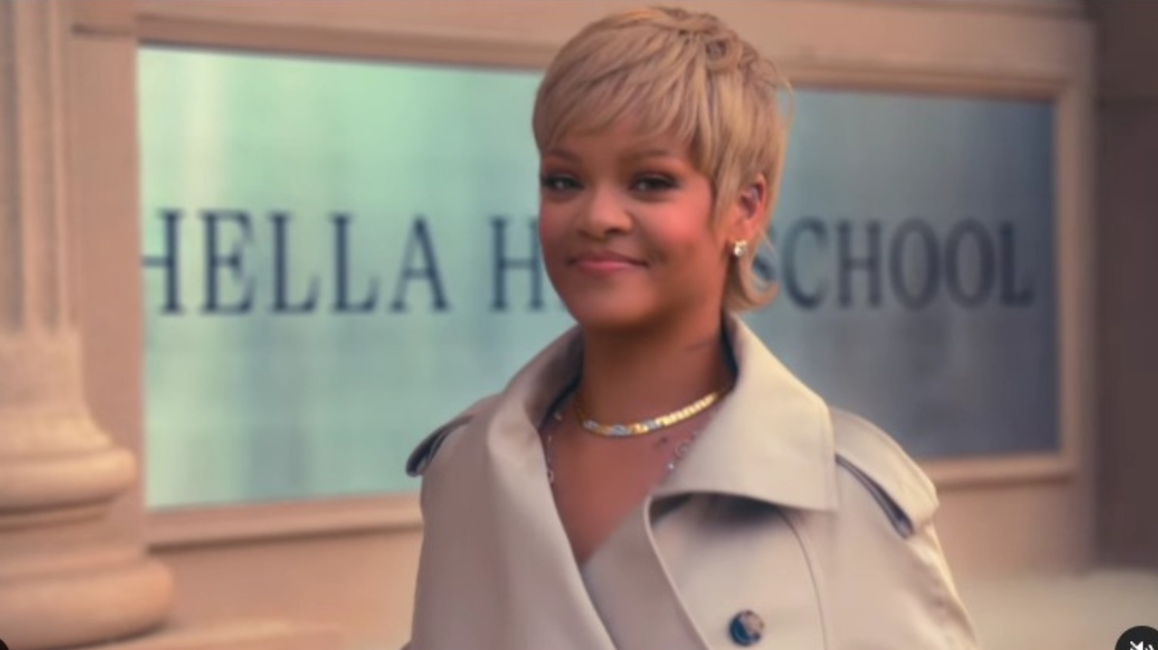 Fenty Hair: Rihanna anuncia o lançamento de linha de produtos capilares