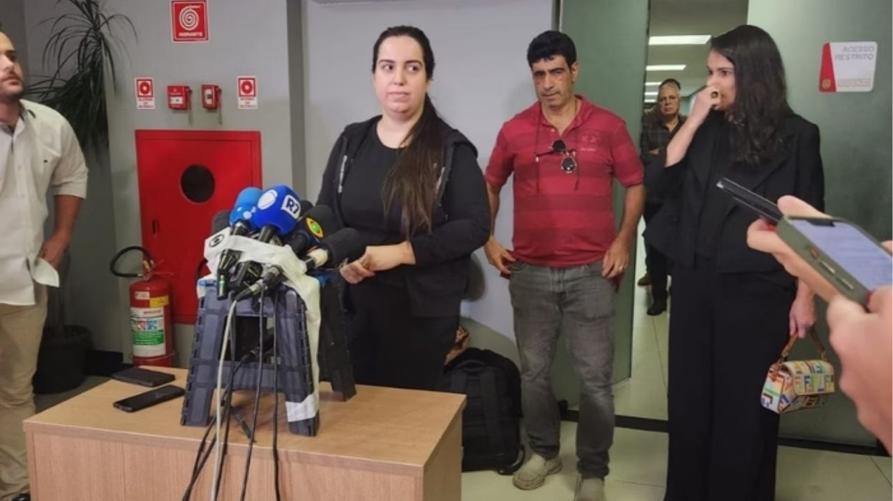 Esteticista suspeita de homicídio em clínica se entrega à polícia