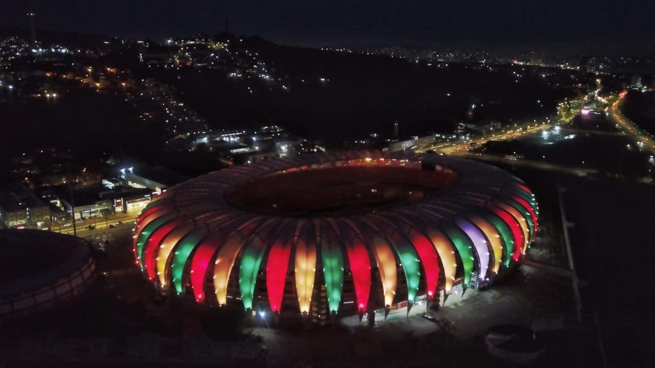 Beira-Rio é iluminado em homenagem ao Rio Grande do Sul
