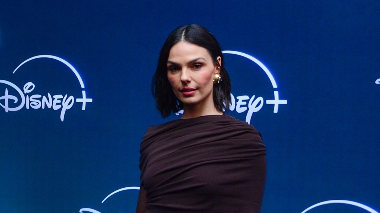 Isis Valverde brilha em evento de gala da Disney+ no Copacabana Palace