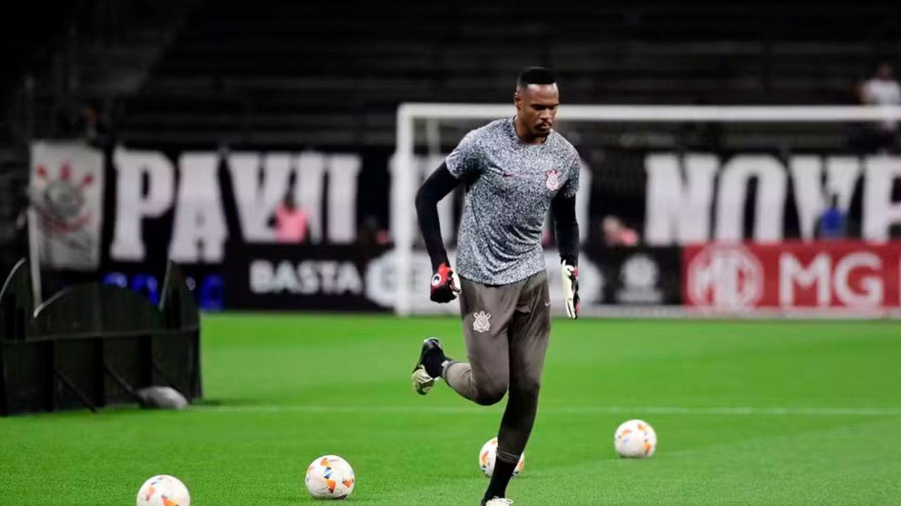 Carlos Miguel deixa Corinthians e deve fechar com clubes ingleses