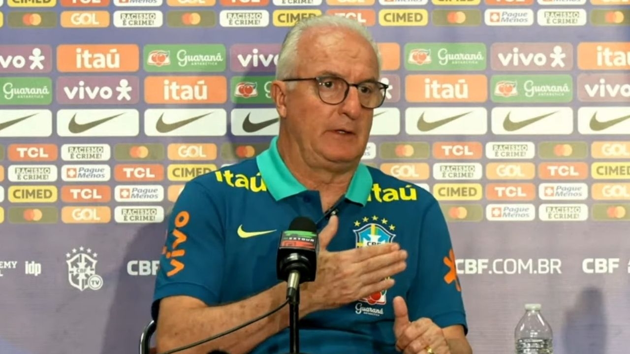 Dorival concede entrevista coletiva após o Brasil vencer o México