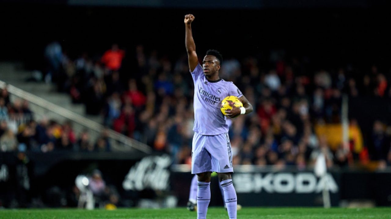 Justiça condena torcedores do Valência por racismo contra Vini Jr