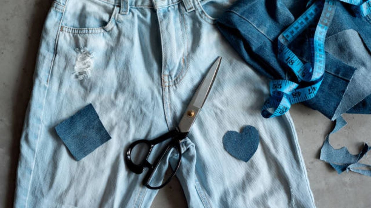 Confira o retorno triunfal dos looks All Jeans dos anos 2000