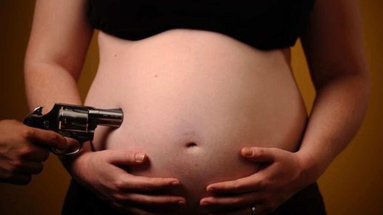 Conheça o Projeto de Lei que prevê pena de homicídio para aborto após 22 semanas de gestação