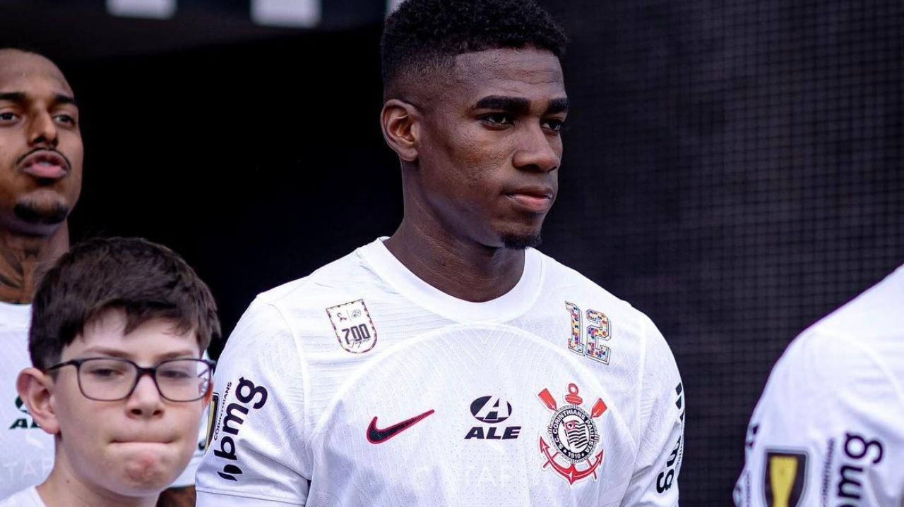 Atraso no pagamento da transferência de Félix Torres pode gerar punição para o Corinthians