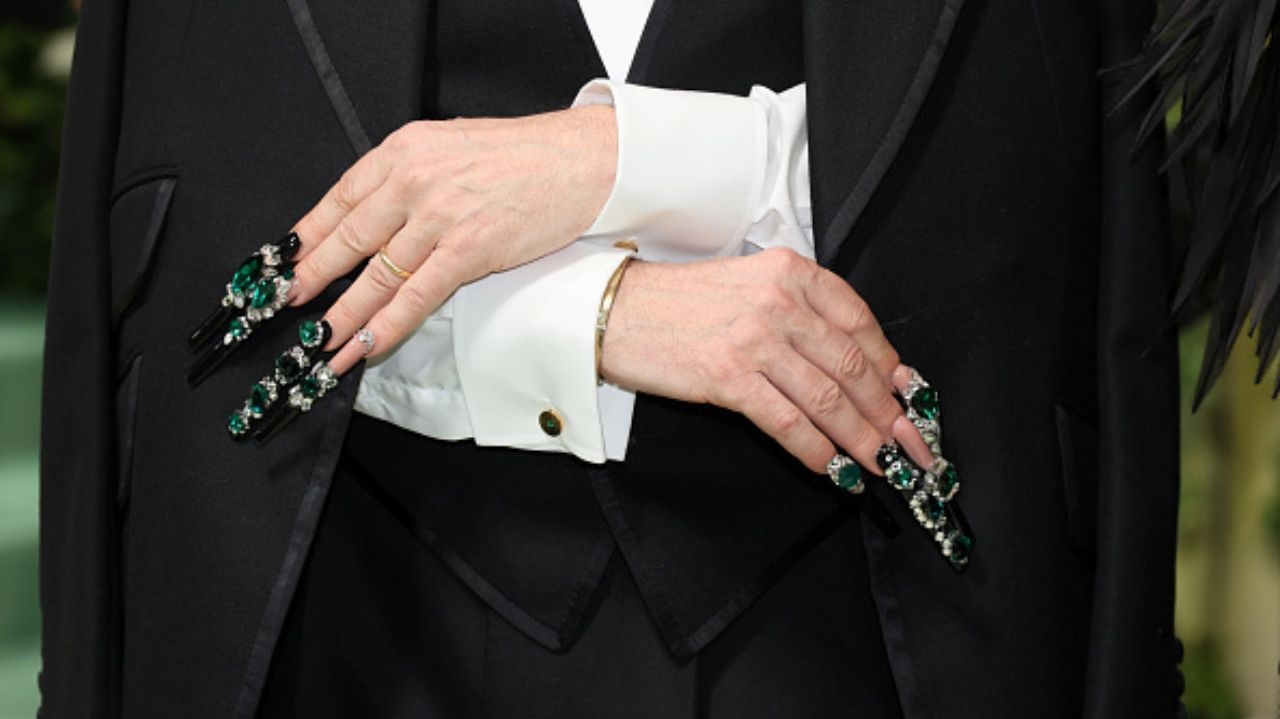 Se inspire no estilo de Marc Jacobs e suas unhas decoradas