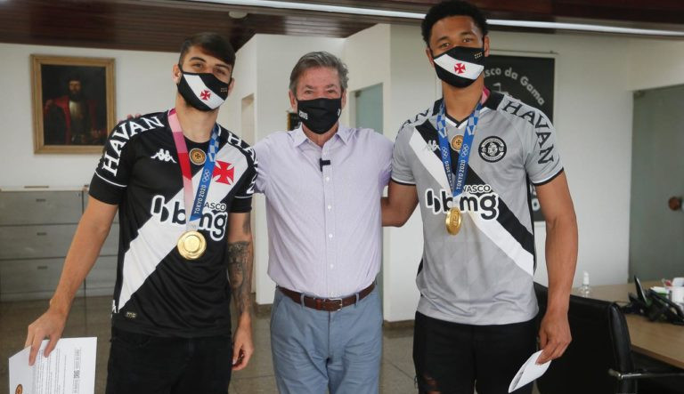 Campeão Olímpico, Ricardo Graça, ganha homenagem perto do jogo 100 pelo Vasco