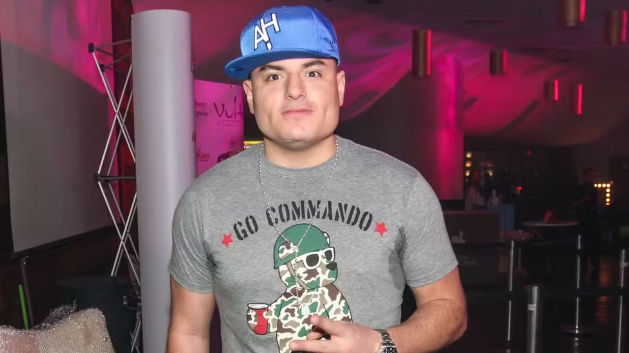 Humorista Carlinhos é preso por não pagar pensão acumulada em R$246 mil