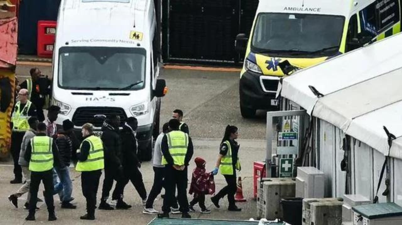 Reino Unido: mais de 800 imigrantes chegam ao país e gera recorde anual