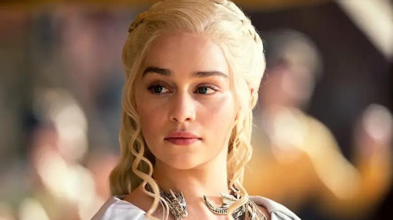 Emilia Clarke decide não assistir “A Casa do Dragão”