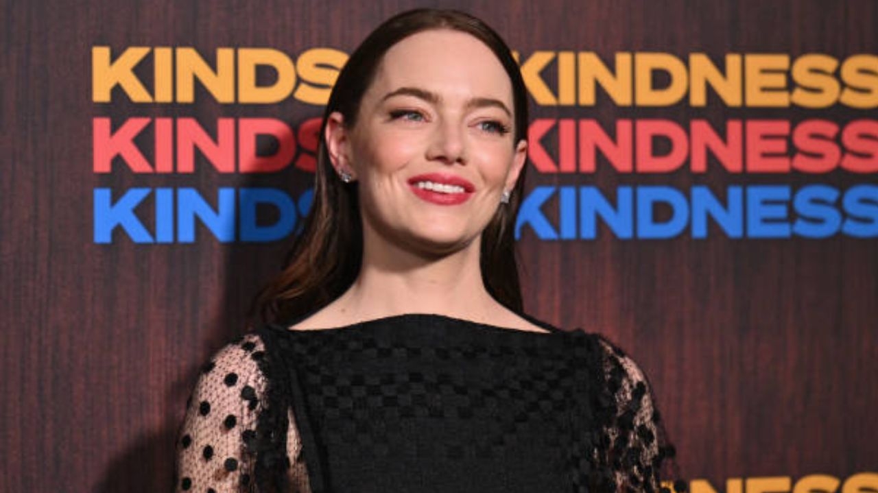 Emma Stone aparece deslumbrante em première de seu novo filme