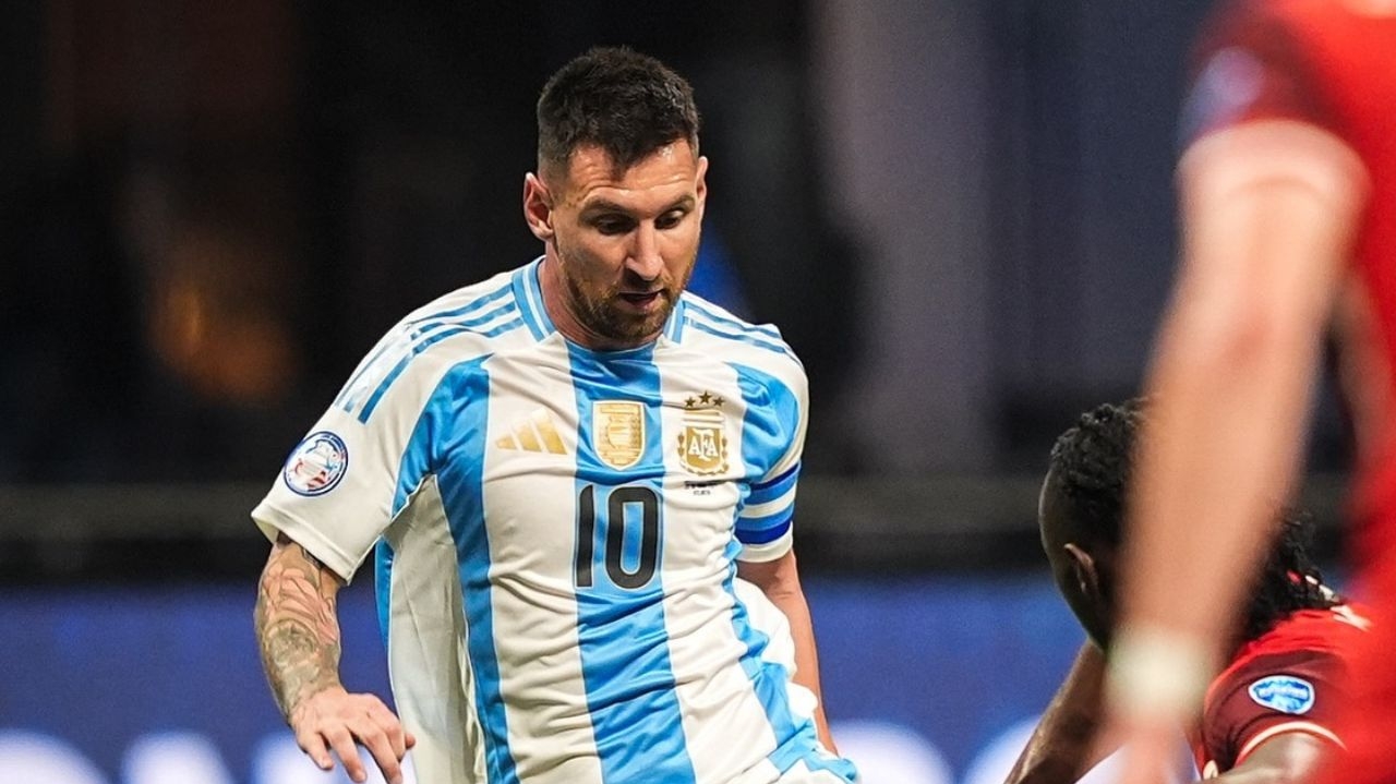 Messi é crucial na vitória argentina apesar das chances perdidas