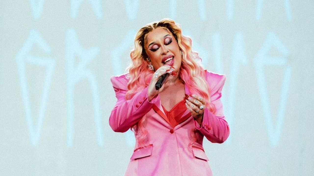 Gloria Groove divulga os bastidores das fotos para o seu tour na Europa