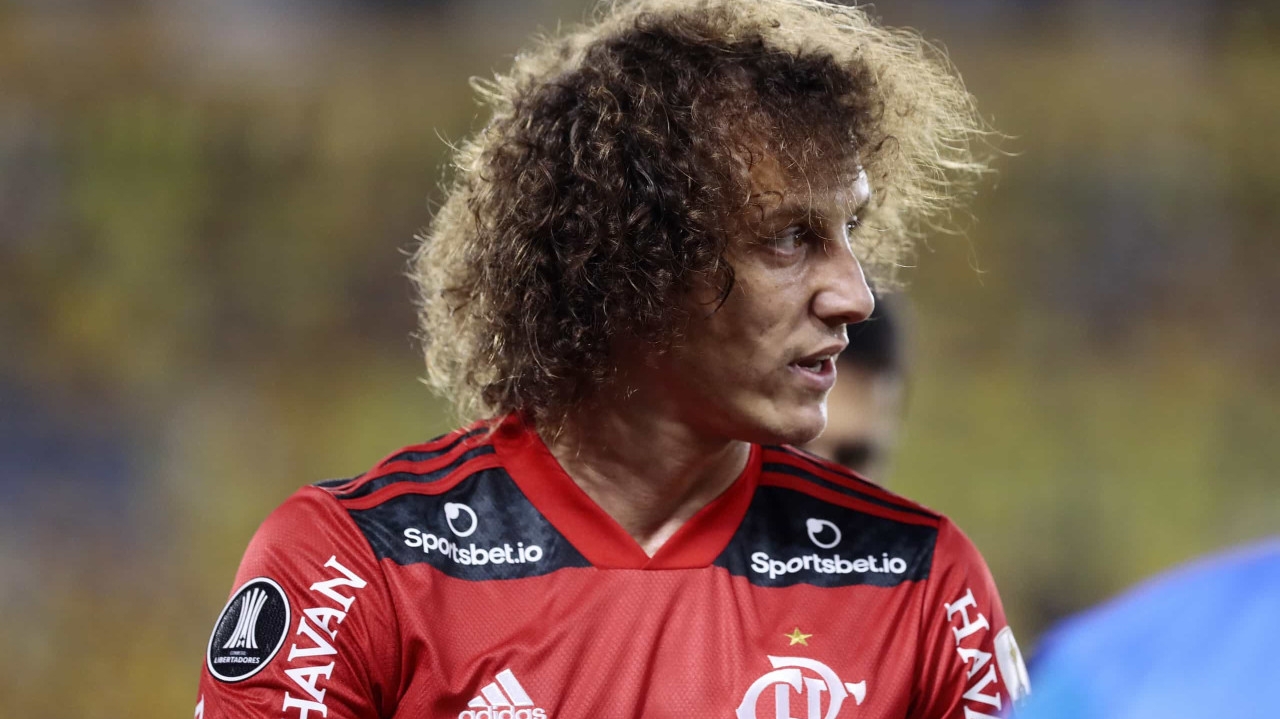 10 anos após declaração na copa de 2014, Davi Luiz alegra a “nação”
