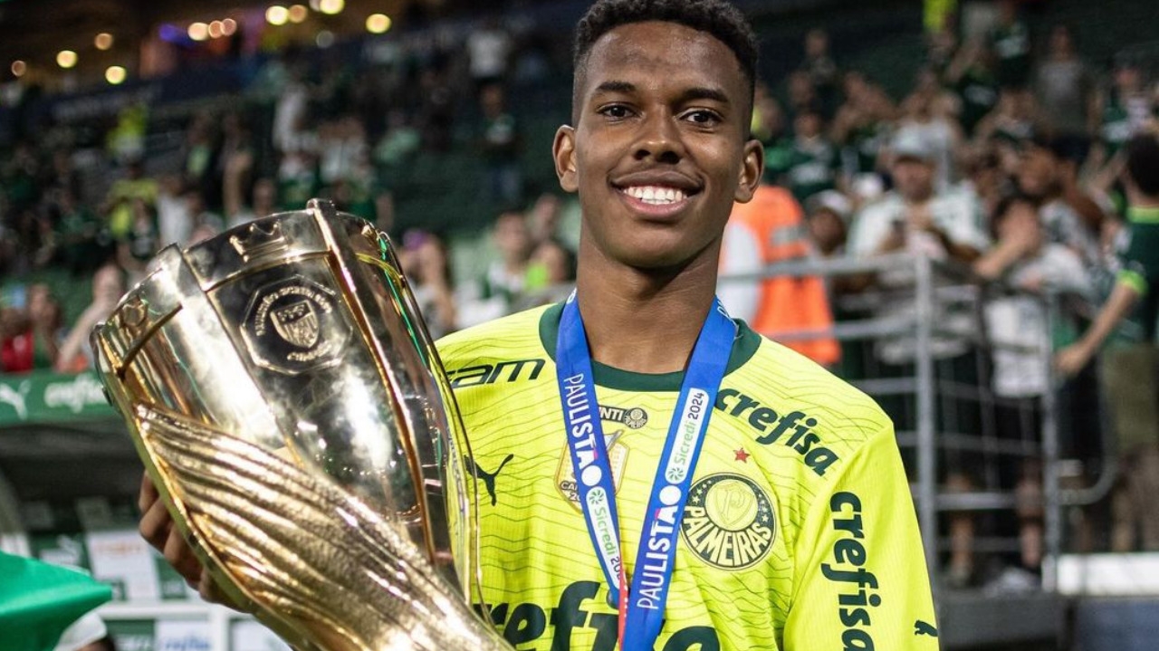 Chelsea anuncia contratação de Estevão 