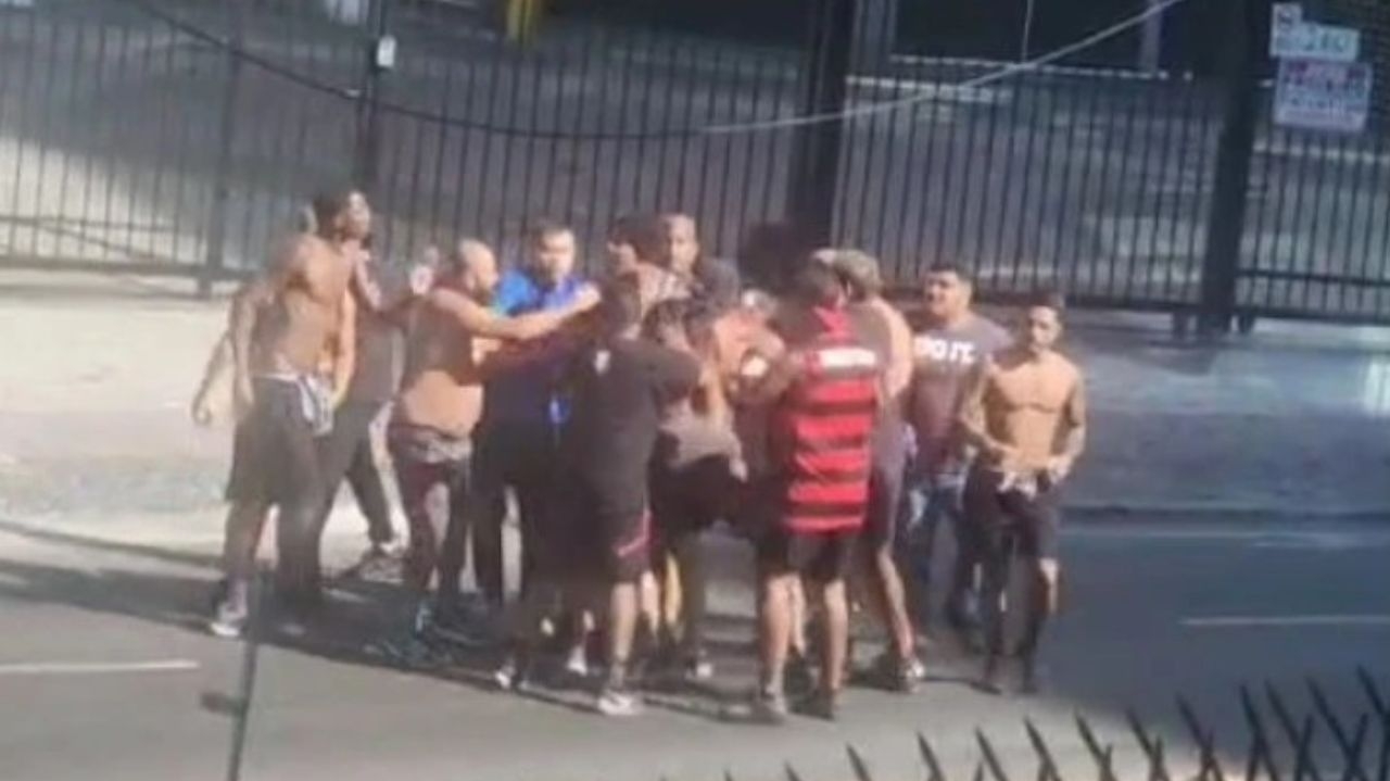 Torcedores do Flamengo e Fluminense brigam em bairros do RJ