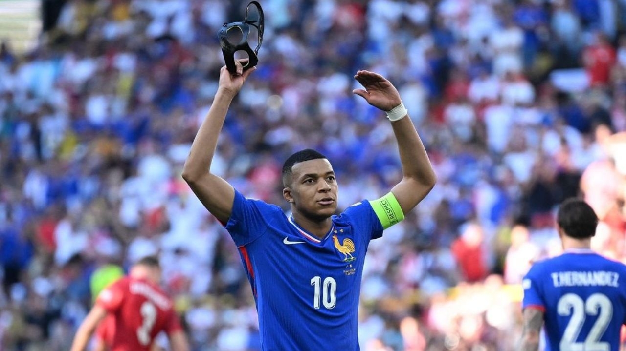 França empata com a Polônia e se classifica em segundo na Euro