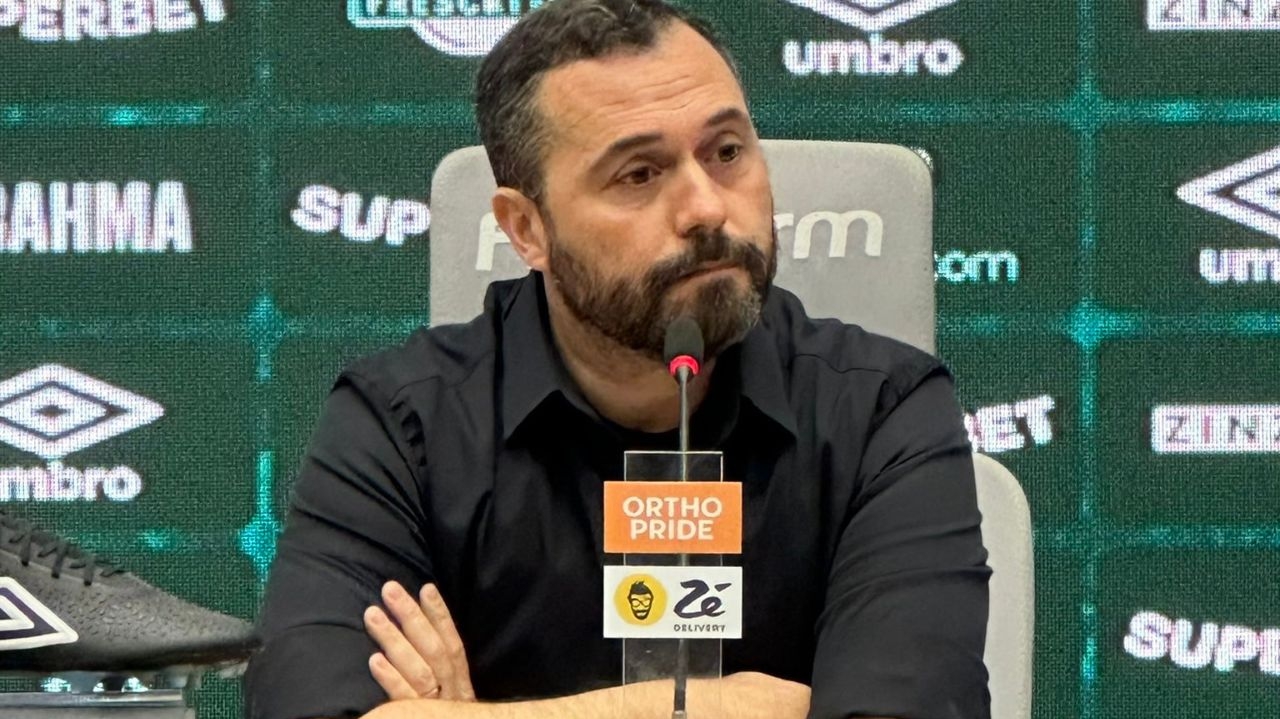 Mário Bittencourt explica demissão de Diniz, que havia renovado até 2025