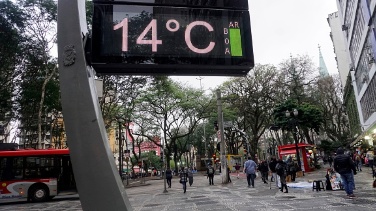 Chegada de primeira onda de frio do ano derruba temperaturas em partes do país