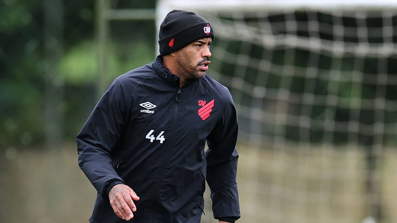 Thiago Heleno esclarece declarações de Cuca e nega qualquer discussão