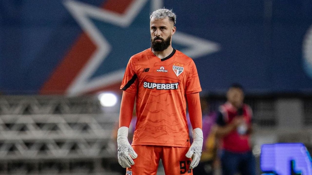 Goleiro Jandrei é vaiado após falha em vitória do São Paulo