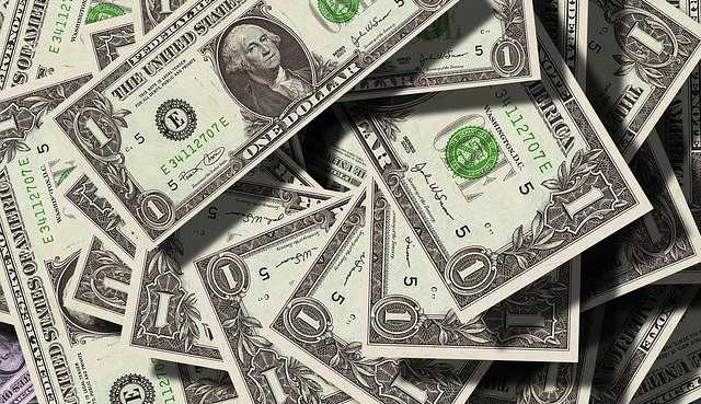 Dono do Louis Vuitton Bernard Arnault perde o posto de homem mais rico do mundo para Jeff Bezos