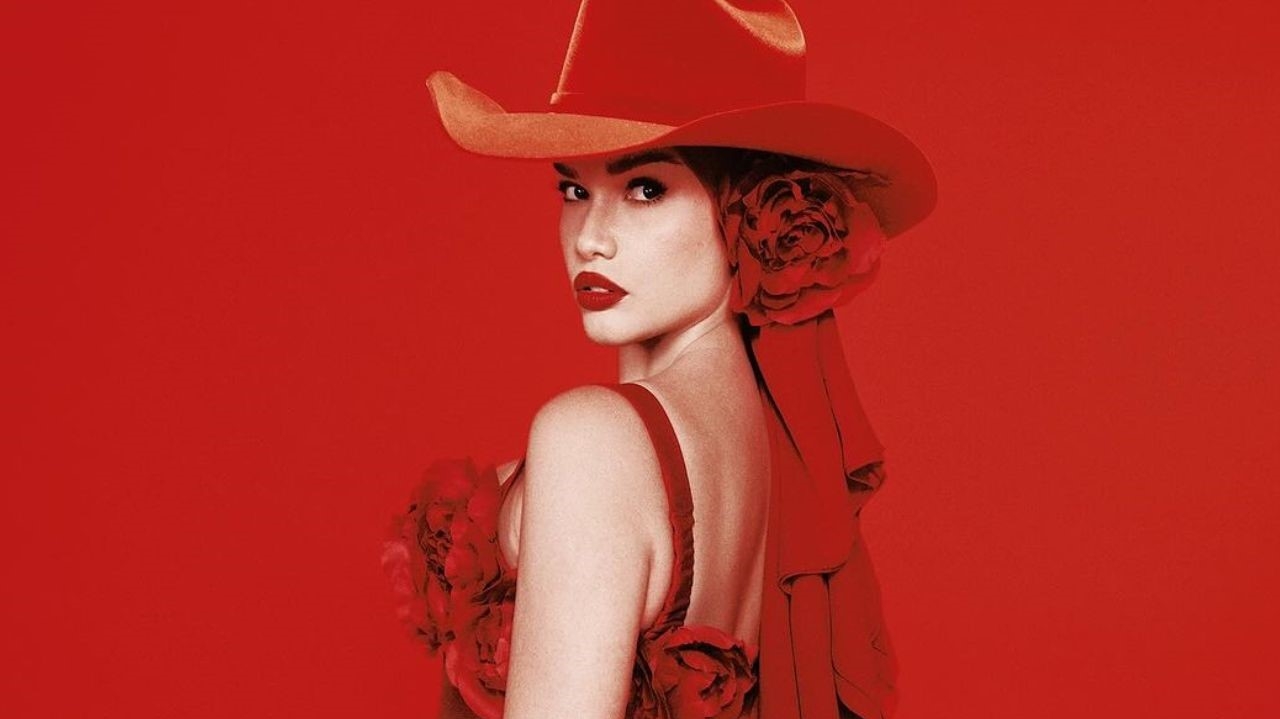 Juliette investe em look floral para show em Paulo Afonso