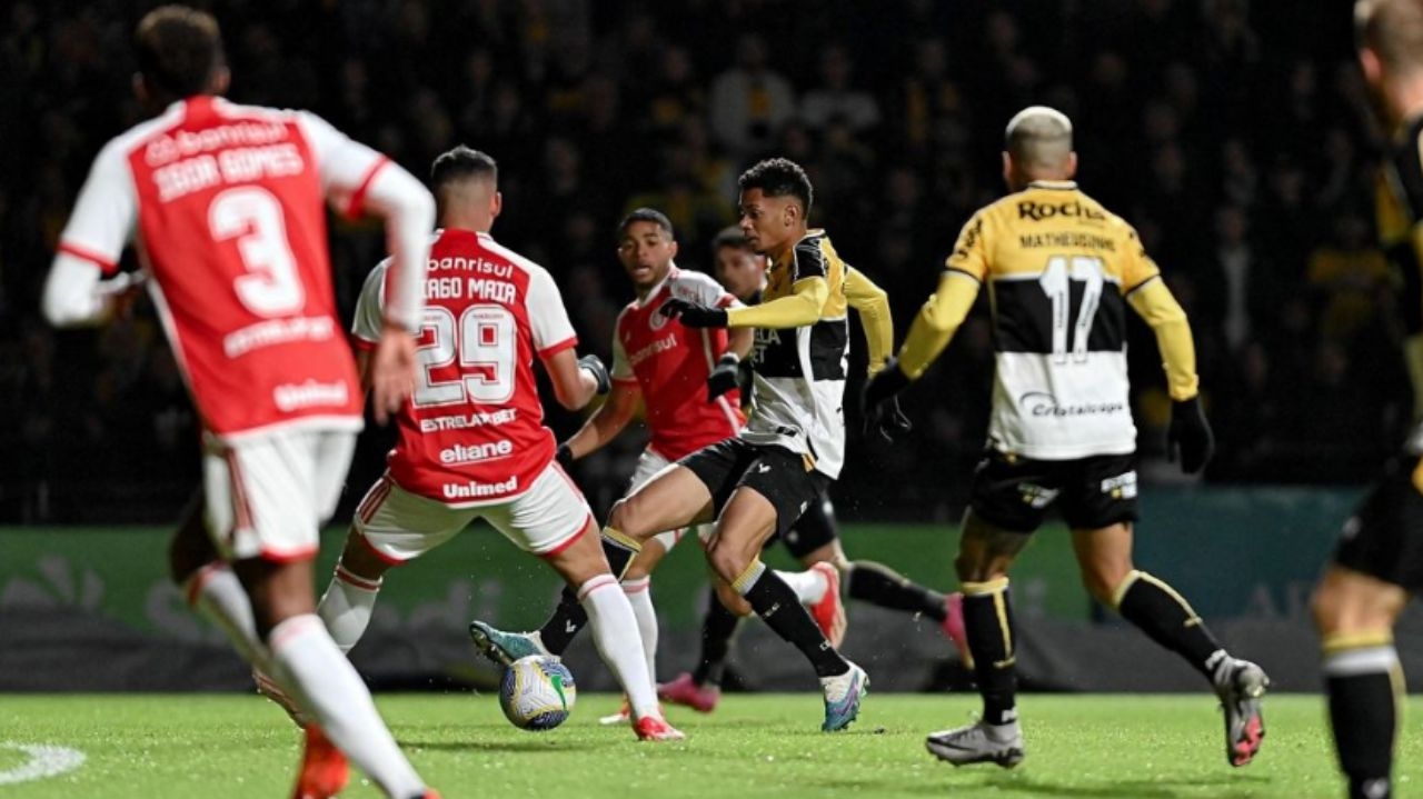 Internacional empata com Criciúma e se afasta do G4