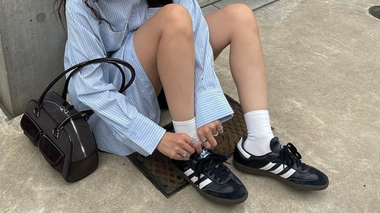 Tênis casuais retrôs ditam o ritmo da moda moderna