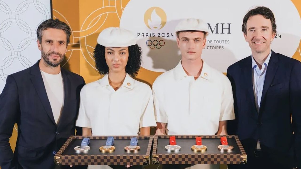 LVMH cria trajes exclusivos para medalhistas voluntários dos Jogos Olímpicos
