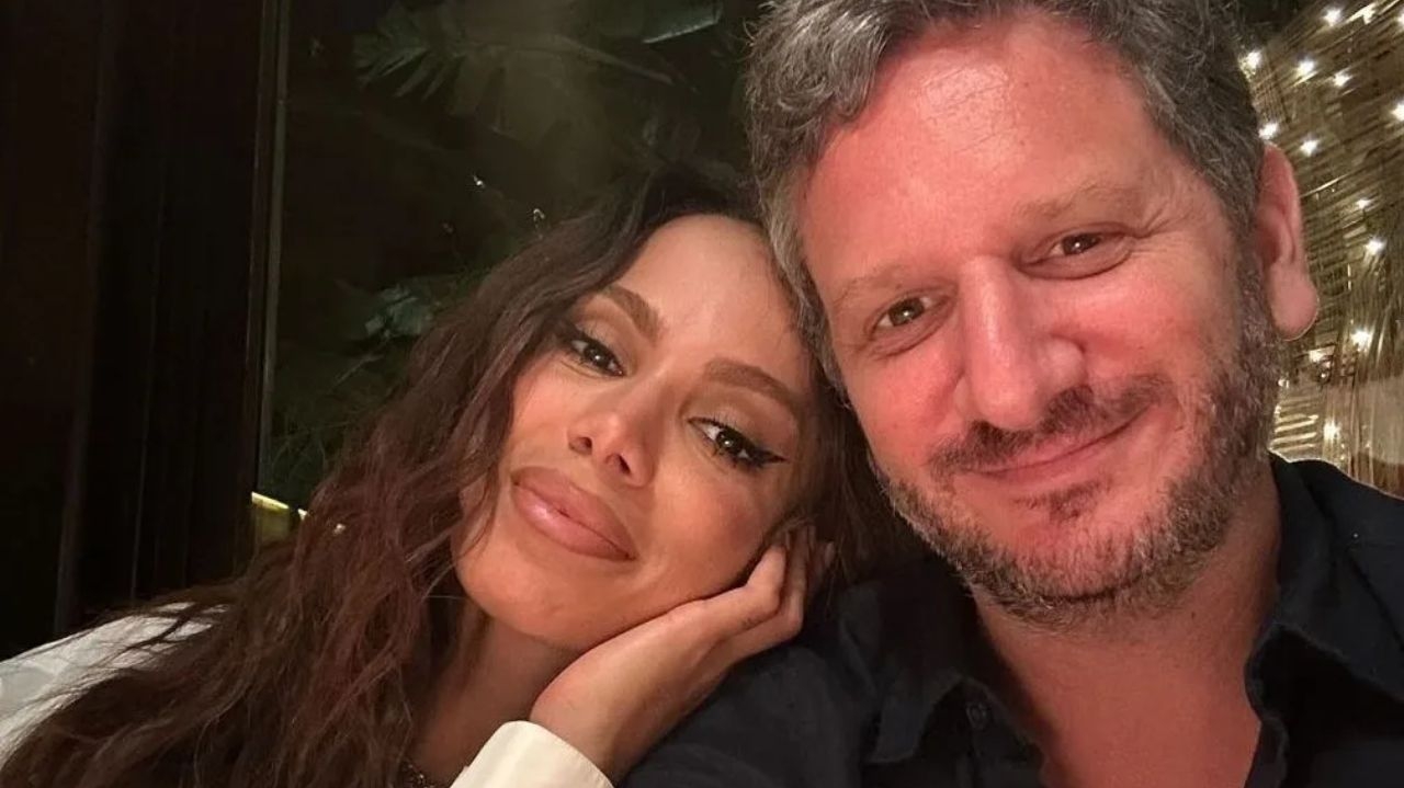 Anitta aparece com produtor de “Elite” em foto nas rede sociais