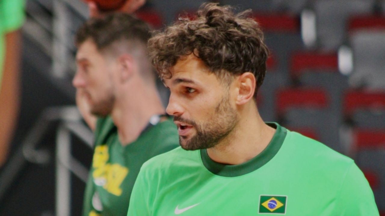 Brasil vence Montenegro mas Raul Neto se lesiona no Pré-Olímpico