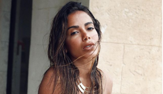 Anitta passeia com novo affair americano na Disney
