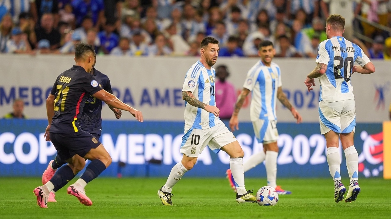 Argentina vence Equador nos pênaltis e está na semifinal