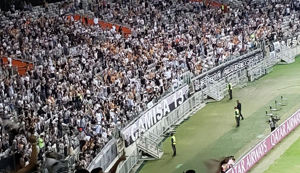 Confusão e aglomeração: Torcida do Atlético-MG volta ao Mineirão após 529 dias