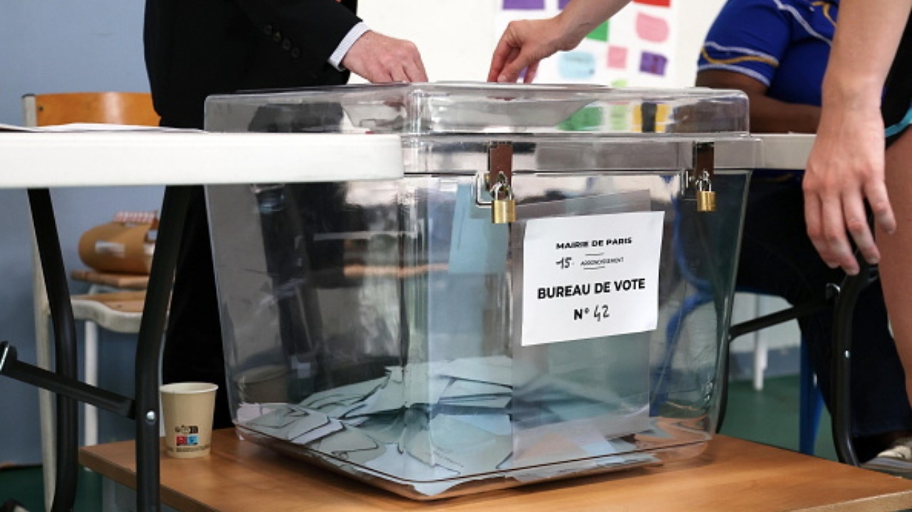 Coligação de partidos da esquerda vence eleições legislativas na França