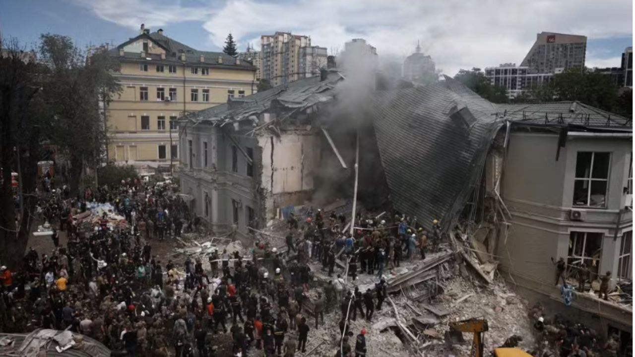 Ataque russo mata 31 pessoas em Kiev