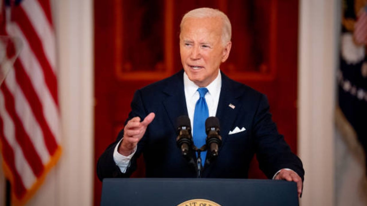 Biden rejeita apelos de desistência e enfrenta oposição dentro do partido democrata