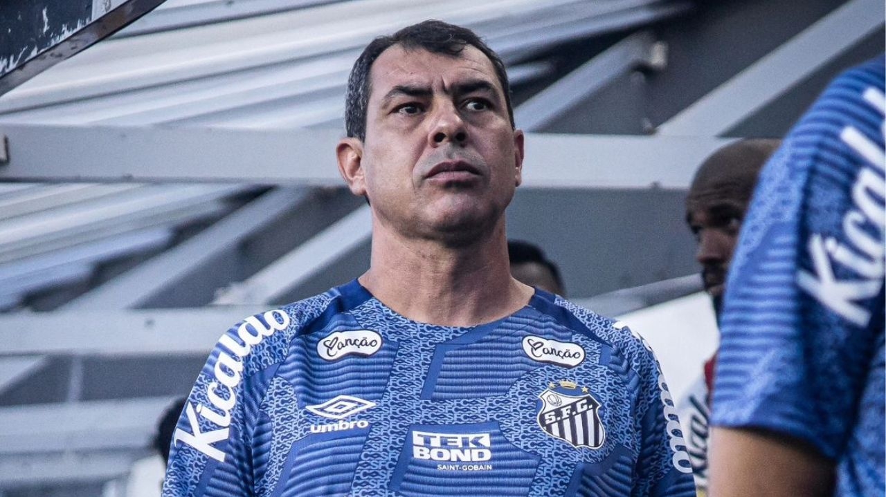 Carille nega proposta do Corinthians e busca reforços para o Santos