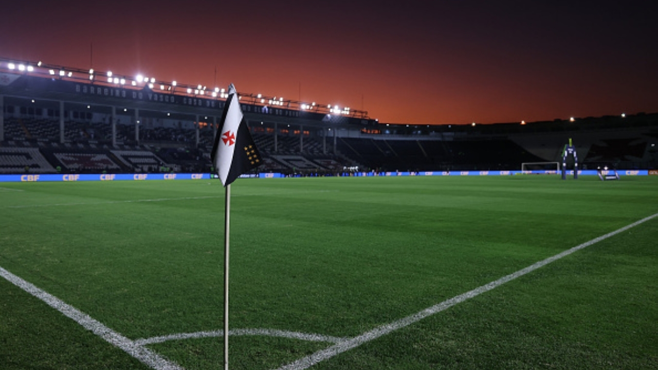 Vasco e Corinthians duelam no São Januário pelo Campeonato Brasileiro