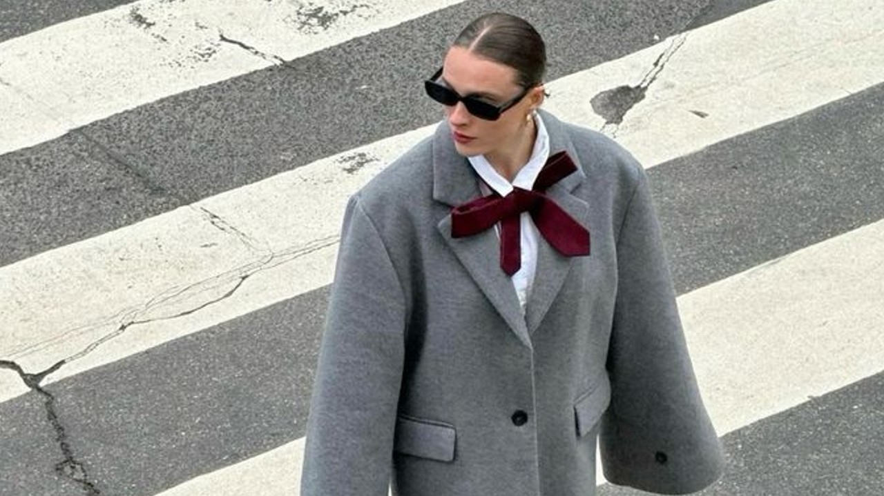 Confira uma maneira surpreendente de usar gravata, descoberta pelas fashionistas