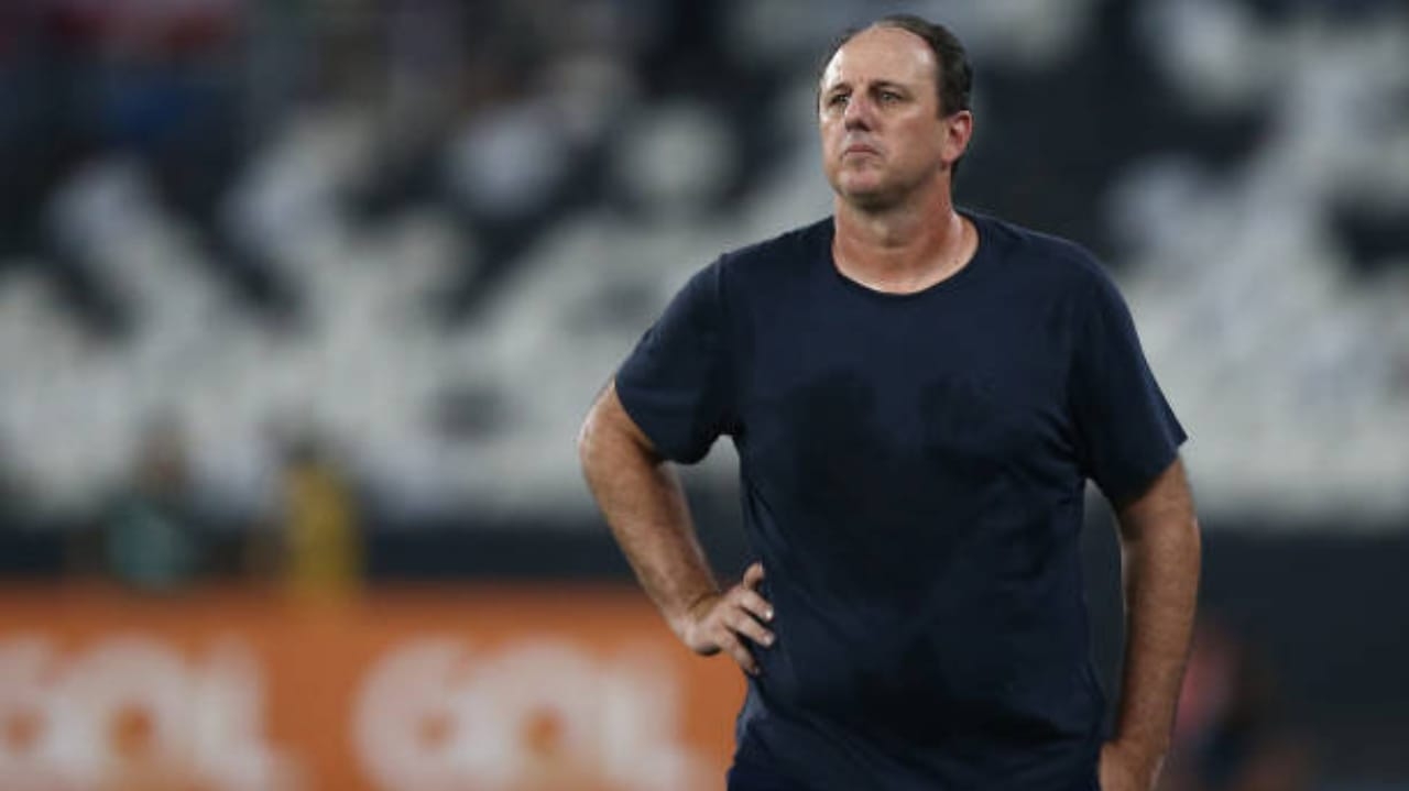 Rogério Ceni comemora vitória do Bahia sobre o Athletico-PR