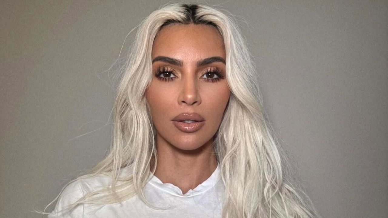 Kim Kardashian surpreende ao adotar tratamento facial com esperma de salmão