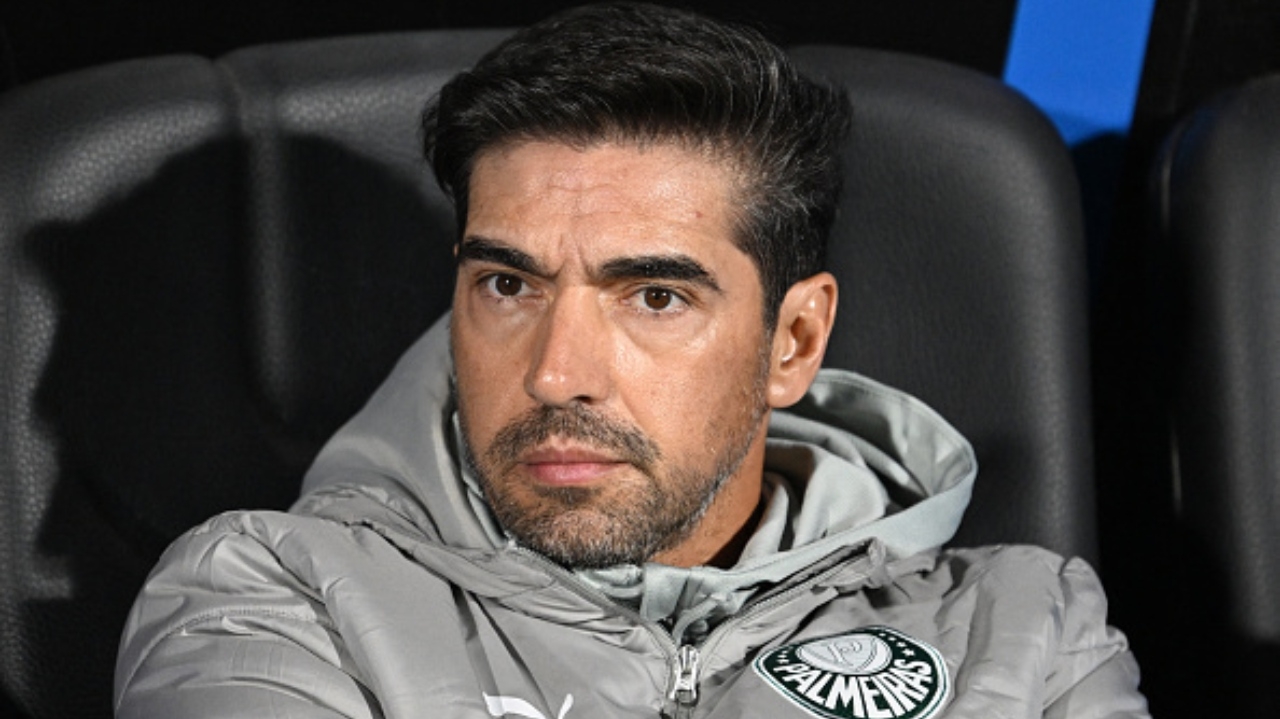 Após fala xenofóbica, Abel Ferreira se desculpa com indígenas