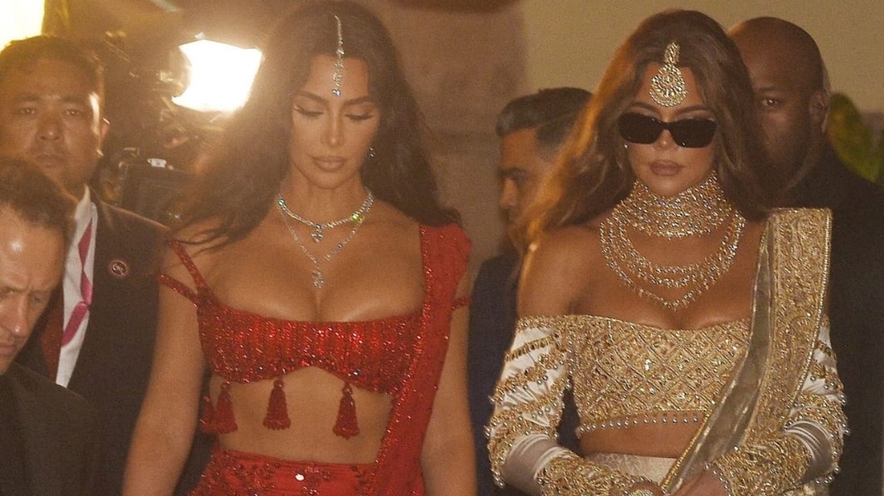 Irmãs Kardashians são convidadas para casamento na Índia e chamam atenção com seus looks