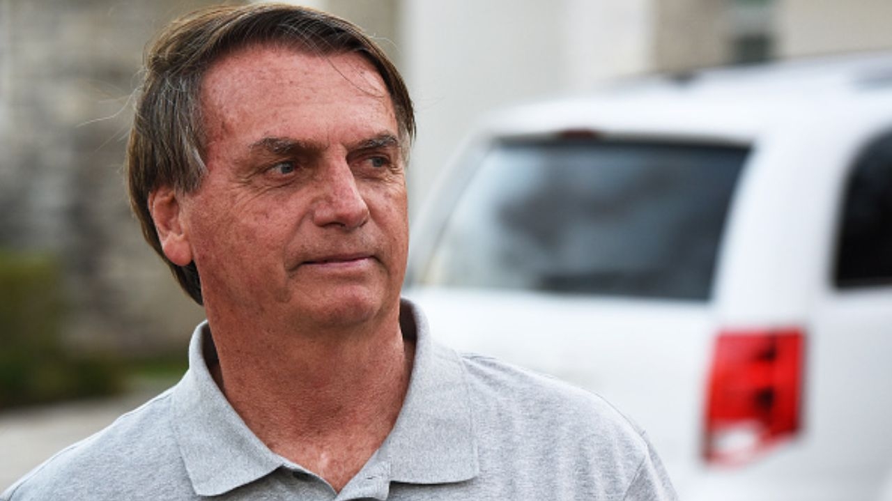 Médico de Bolsonaro foi funcionário fantasma da Apex, afirma agência